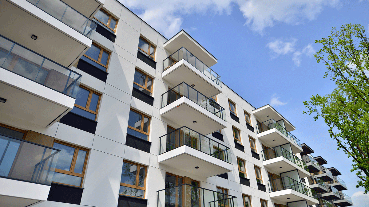 Façade d'un immeuble neuf pour l'investissement locatif en Pinel