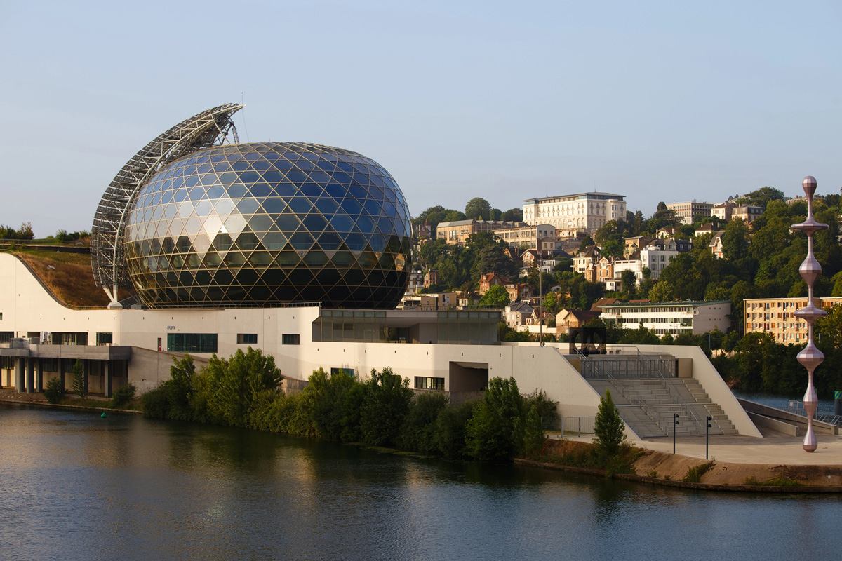 Vue aérienne sur la salle de spectacle La Seine Musicale sur l’Île Seguin à Boulogne-Billancourt