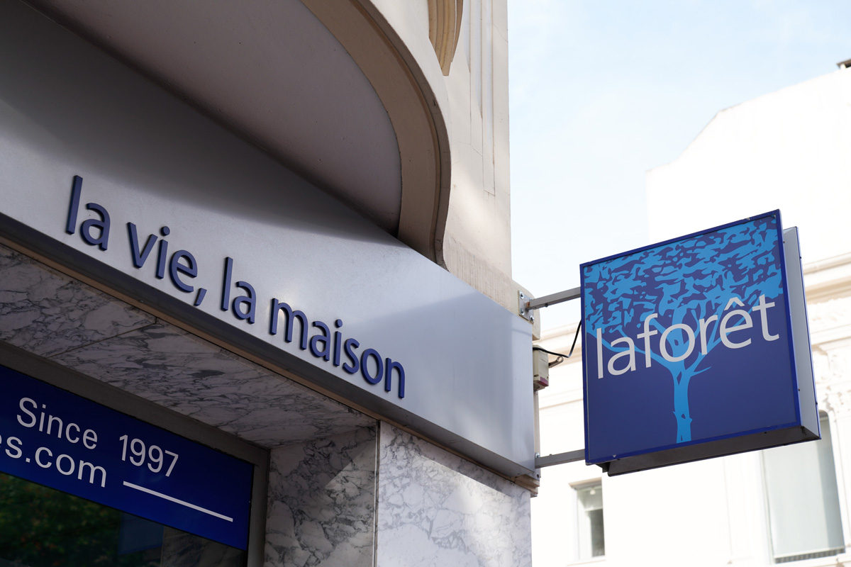 Qui paie les frais d’agence quand on investit ?