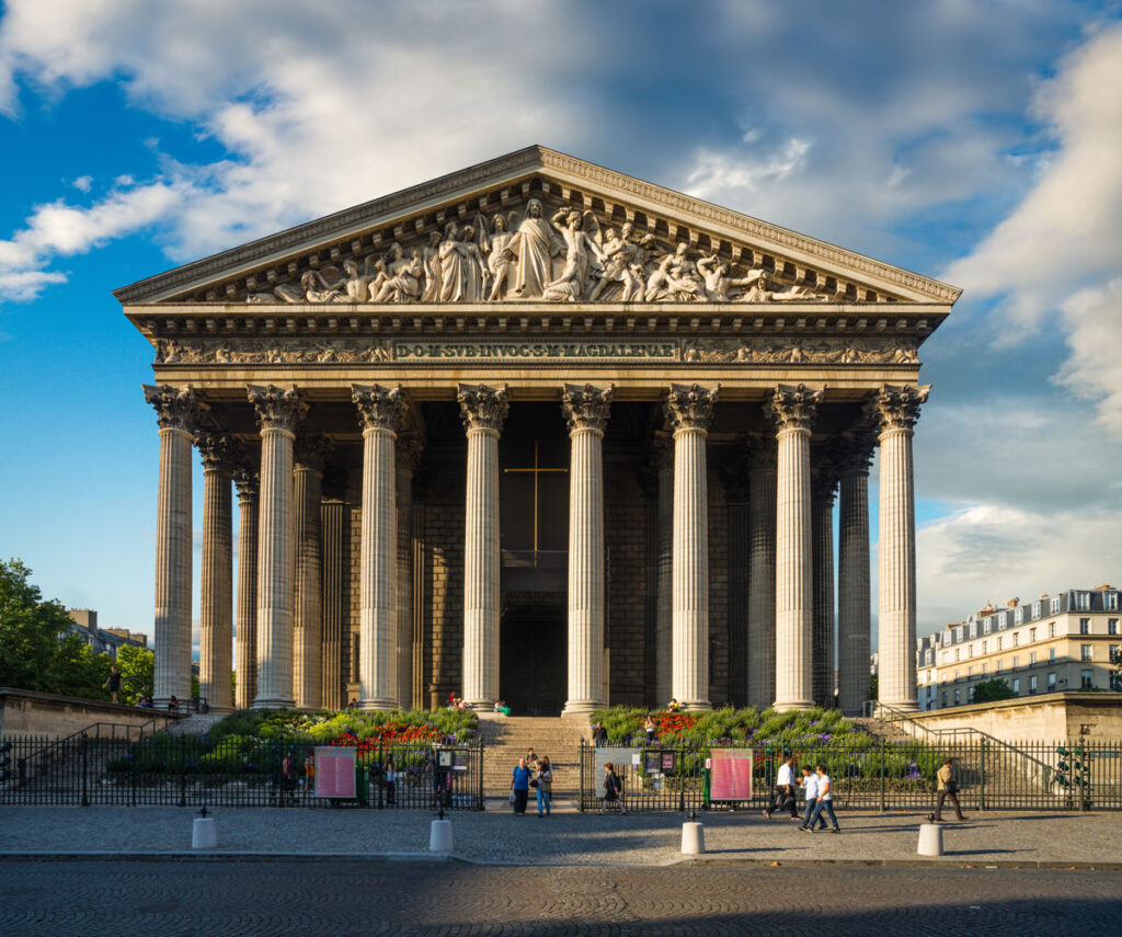 Fronton de l'Eglise de la Madeleine à Paris