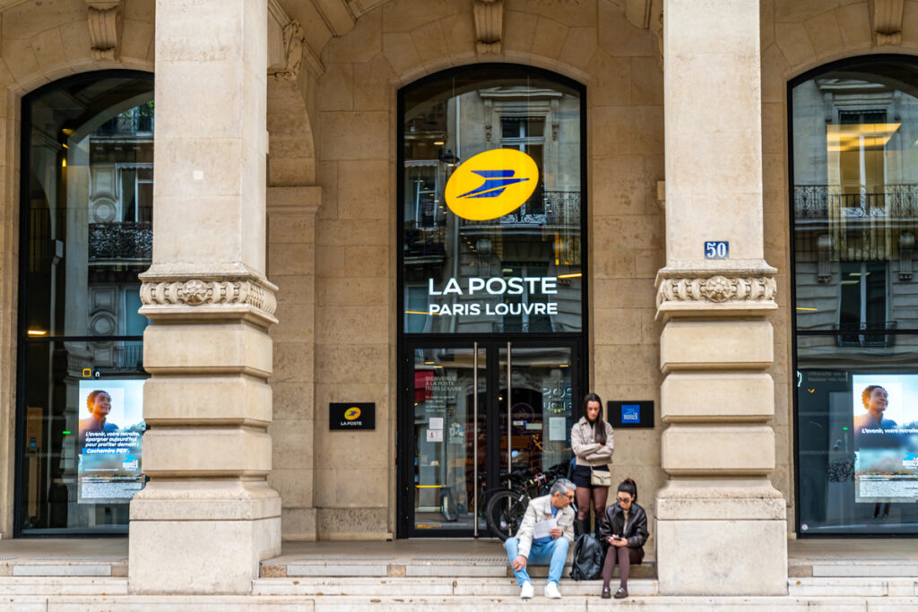 Façade de la Poste du Louvre
