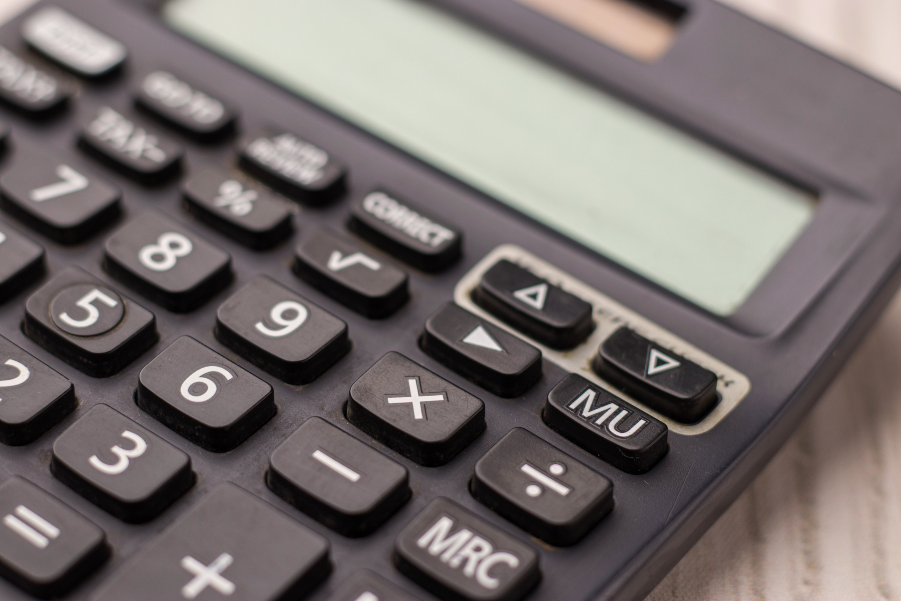 Calculatrice qui symbolise l'estimation du loyer dans un projet d'investissement locatif
