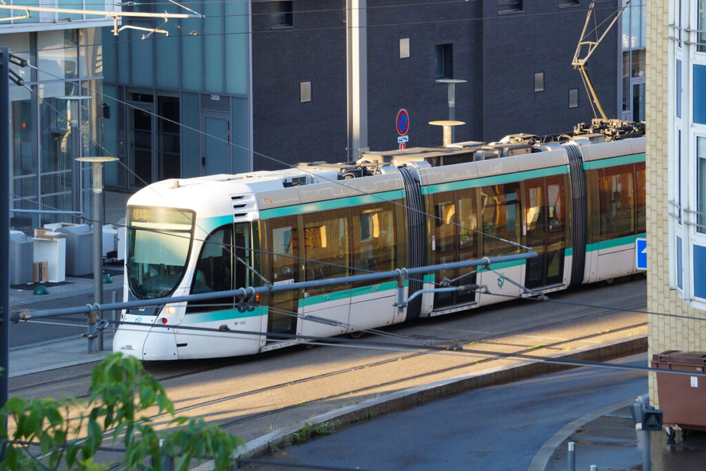Tramway T2 à Courbevoie