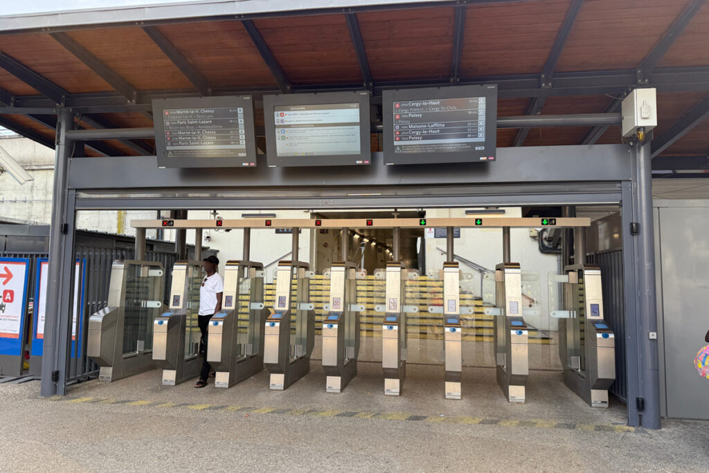 Entrée de la gare de Sartrouville
