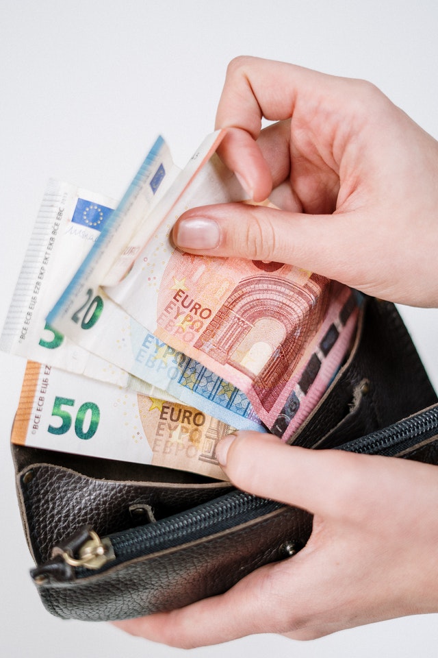 pexels-cottonbro-3943740 (2) ImAvenir - Payer comptant