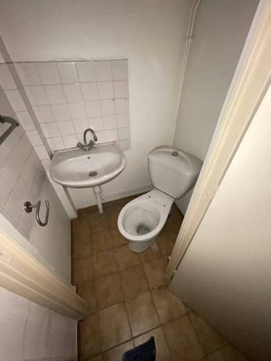 Toilettes dégradées