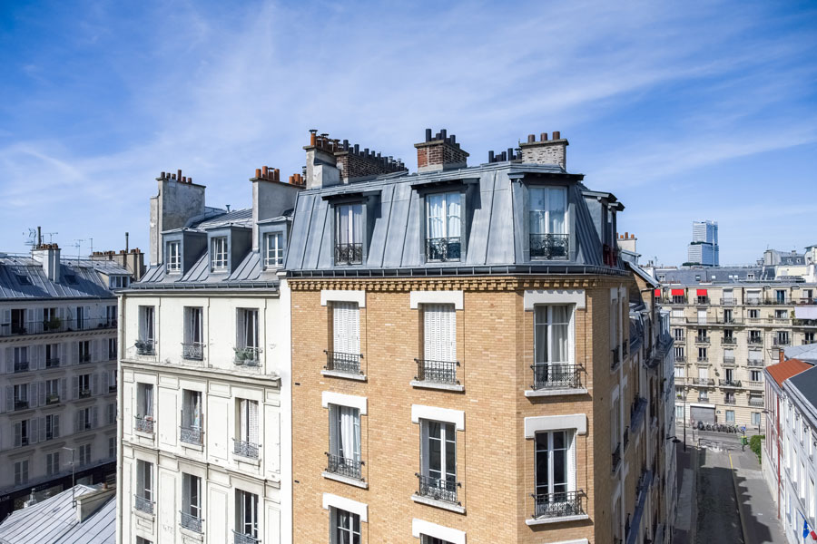 Immeuble pour l'investissement immobilier locatif à Clichy avec le tribunal de Paris au loin
